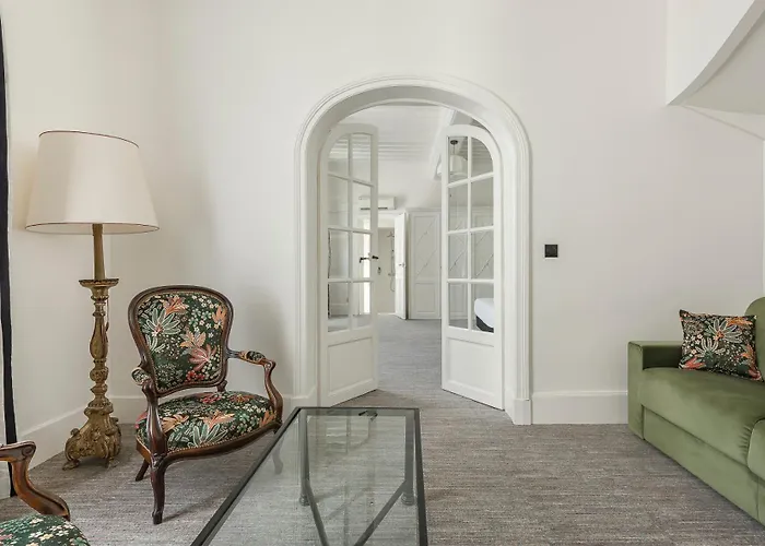 Готель De La Poste Бон