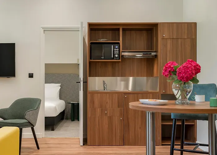 De La Poste Готель Бон