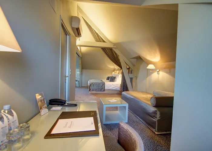 De La Poste 4* Бон